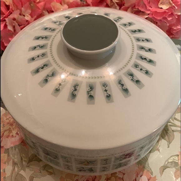"TAPESTRY" BY ROYAL DOULTON MINT 2 QT. ROUND COVERED CASSEROLE. RARE VTG. - Picture 3 of 13